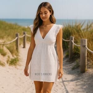 Crystal Doll White Eyelet Flutter Sleeve Shift Mini Dress Pleated Crochet Size M